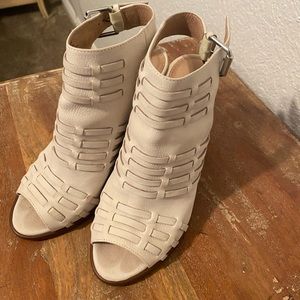 White Caslon heels size 7.5